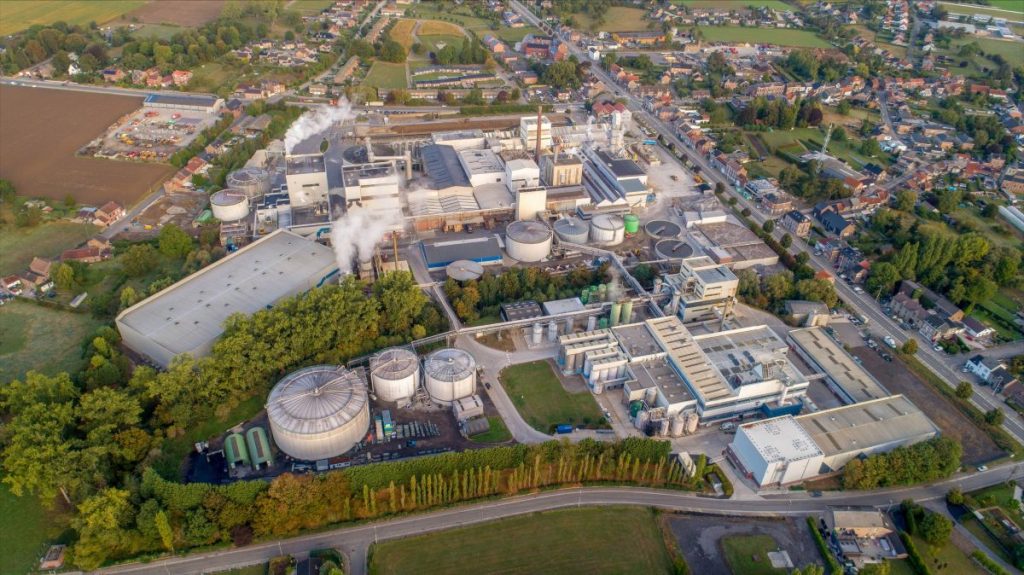 Aerial view of BENEO’s Oreye production site in Belgium, surrounded by fields and nearby homes.
