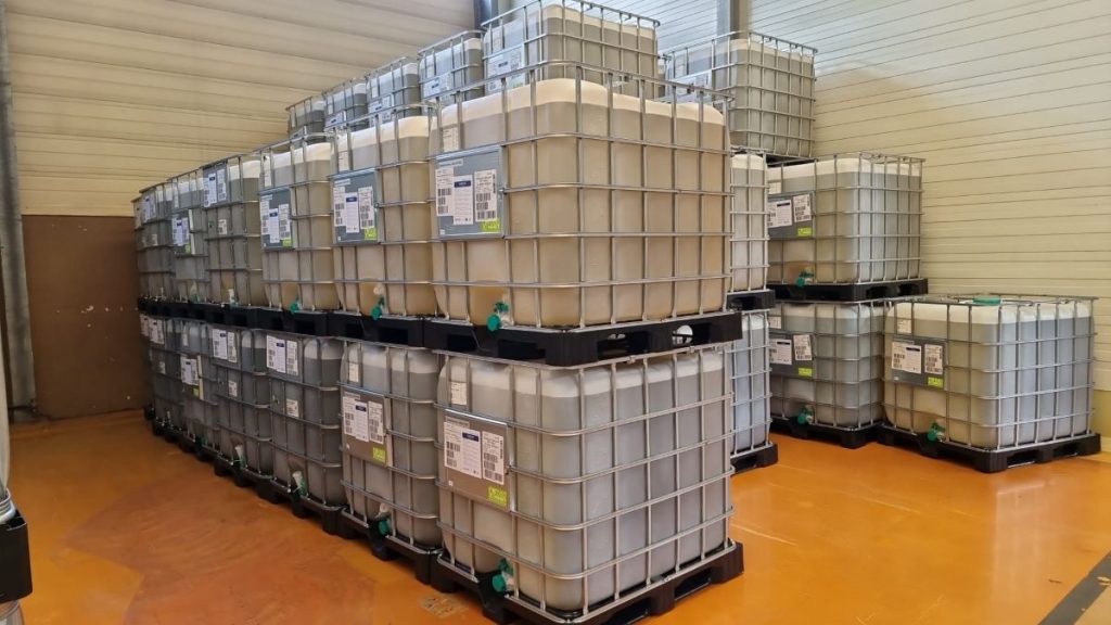 Liquid chicory root fibre prepared for transport from the Oreye plant