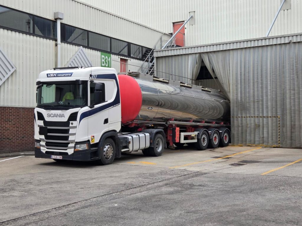 Liquid chicory root fibre prepared for transport from the Oreye plant